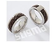 Hochfeiner Ring aus Edelstahl und echtem Leder 