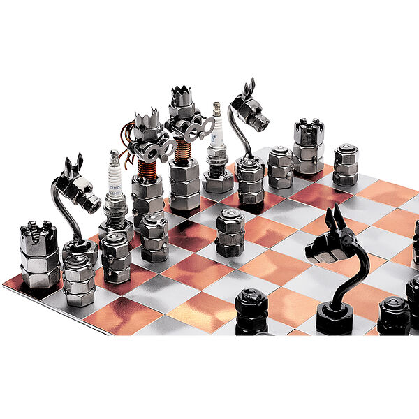 Schachspiel mit Schraubenmännchen