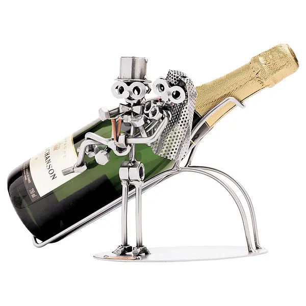 Hochzeit Champagnerflasche günstig Kaufen-Hochzeitsgeschenk Brautpaar aus Metall als Flaschenhalter. Hochzeitsgeschenk Brautpaar aus Metall als Flaschenhalter <![CDATA[Weinflaschenhalter oder Champagnerflaschenhalter als Geschenk zur Hochzeit Dieses originelle Hochzeitsgeschenk stammt aus de