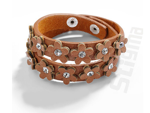 Armband,18mm günstig Kaufen-Romantisches Lederarmband mit Blüten. Romantisches Lederarmband mit Blüten <![CDATA[Schönes Stigma Armband im lässig romantischen Stil. Die Blüten aus Leder verleihen Ihrem Outfit ein sommerliches Flair. Außerdem strahlen die geschliffenen G