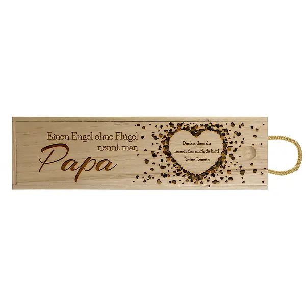 Flasche mit günstig Kaufen-Weinbox mit Gravur für den Papa Design 4. Weinbox mit Gravur für den Papa Design 4 <![CDATA[Holzkiste für eine Weinflasche mit Gravur im Querformat Wenn der beste Papa ein Weinliebhaber ist, ist eine gravierte Weinbox genau das richtige Geschen