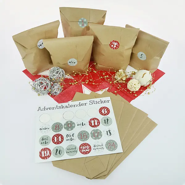 Design*Postkarte günstig Kaufen-24 Adventskalender Sticker auf einem A4 Bogen Design Adventszauber. 24 Adventskalender Sticker auf einem A4 Bogen Design Adventszauber <![CDATA[24  runde Adventskalender Sticker Die Sticker sind trendig in den Farbtönen weiß, rot, grau und schwarz 