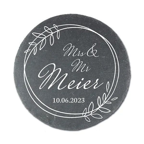 rundes günstig Kaufen-Rundes Schieferschild zur Hochzeit mit Namen des Brautpaares. Rundes Schieferschild zur Hochzeit mit Namen des Brautpaares <![CDATA[Geschenk zur Hochzeit - Schieferschild mit den Namen des Brautpaares Das personalisierte Schieferschild mit den Namen des B