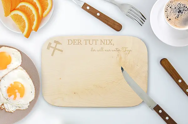 Schneidebrett mit graviertem Zunftzeichen und Wunschtext  - Onlineshop 1a Geschenkeshop