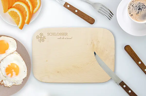 Schneidebrett mit graviertem Zunftzeichen und Wunschtext  - Onlineshop 1a Geschenkeshop