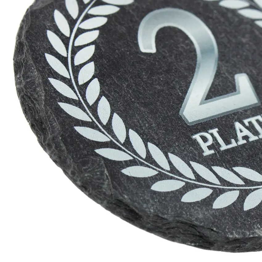 Medaille aus Schiefer mit passendem Lederband 