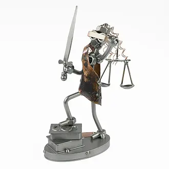 Metallfrau Justitia