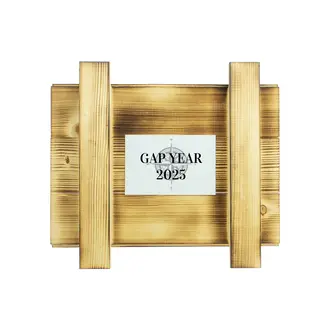 Geschenkbox aus Holz mit weißem Schild