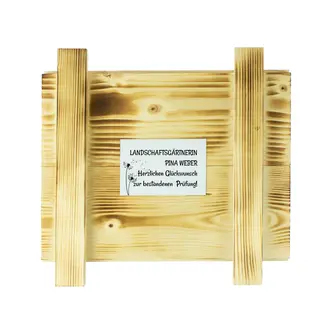 Geschenkbox aus Holz mit weißem Schild