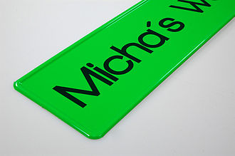 Kennzeichen in verschiedenen Farben mit Folienschrift Kennzeichen in verschiedenen Farben mit Folienschrift
