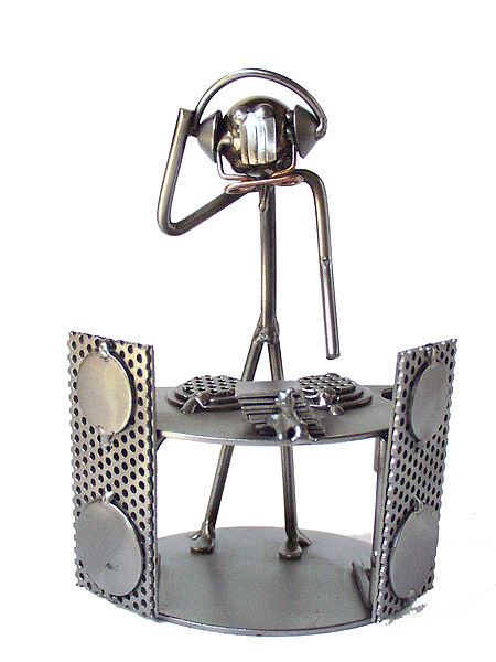 Kette Mit günstig Kaufen-Metallmann Discjockey  - Wired Line. Metallmann Discjockey  - Wired Line <![CDATA[Geben Sie einen Wunschtext an, wird das Schraubenmännchen gegen Aufpreis mit einem kleinen Schild mit Kette geliefert. Auf dem Schild ist Platz für eine persönliche Botschaf