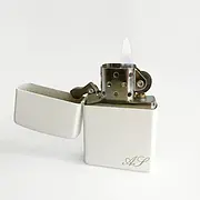 Weißes Feuerzeug Zippo mit Gravur