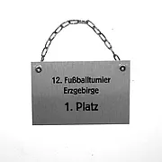 Fußballpokal - Schraubenmännchen mit Schild