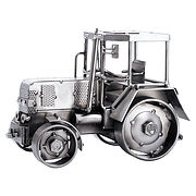 Originelles Geschenk für Landwirte Die Landmaschine ist ein tolles Metallobjekt zum Verschenken. Als Dekoration oder Sammlerobjekt ist der alte Traktor sehr beliebt. Er gehört zur Fahrzeuge- Serie ... Modelltraktor - Traktor aus Metall