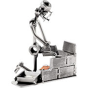 Metallfiguren Berufe: Schraubenmännchen Maurer An dieser Stelle gibt es ein Schraubenmännchen beim Mauerbauen. Es ist ein Geschenk für Maurer, Poliere Heimwerker oder Hobbyhandwerker. Optional ... Schraubenmännchen Maurer