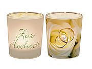 Als Geschenk zur Hochzeit oder als Deko für die Hochzeitstafel. Dieses kleine Windlichtglas mit wunderschönem Rosenmotiv und Eheringen ist ein echter Hingucker. Geliefert wird das Windlichtglas mit ... Apartes Windlichtglas zur Hochzeit