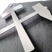 Geschenk für Bergleute - Edelstahl auf Schiefer – mit Schlägel und Eisen 
