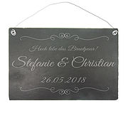 Geschenkidee zur Hochzeit - das Schild gravieren wir mit Ihrem Wunschtext und einem Symbol Ihrer Wahl - die Vornsichten sind nur Gestaltungsbeispiele. Das dekorative Schild aus Schiefer können Sie ... Schieferschild zur Hochzeit 300 x 200 mm mit Wunschtext